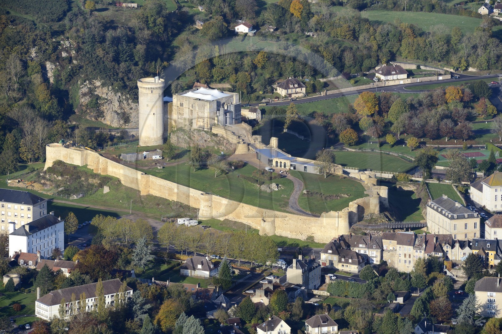 France, Calvados (14), Falaise, le château de Guillaume le Gonquérant (vue aérienne)