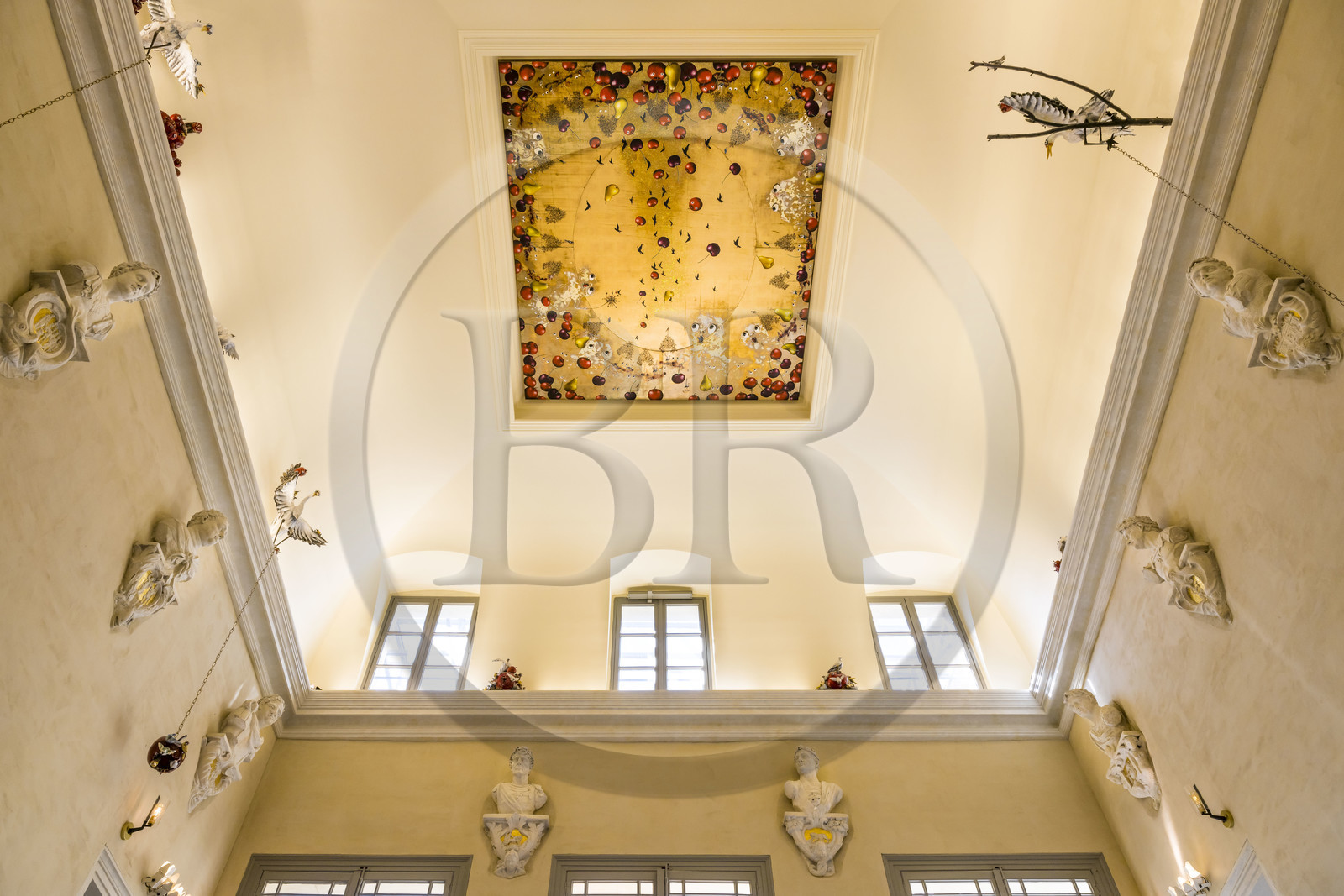 France, Hérault (34), Montpellier, centre historique appelé l’Ecusson, Hotel Richer de Belleval, Longue-vue (2020) céramique et peinture de l'artiste Marlène Mocquet pour la Fondation d’entreprise GGL