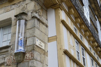 France, Finistère (29), Quimper, la rue Kéréon et la cathédrale Saint-Corentin