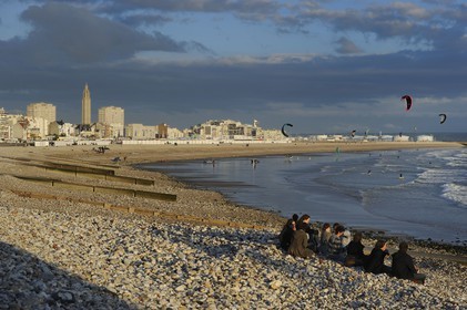 France, Seine-Maritime (76), Le Havre, classé Patrimoine Mondial de l'UNESCO, le coeur de la ville autour de la Tour Lanterne de l'église Saint-Joseph depuis Sainte-Adresse