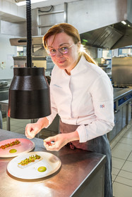 France, Finistère (29), Plougonvelin, restaurant Hostellerie de la Pointe Saint-Mathieu 1 étoile Michelin, la cheffe Nolwenn Corre