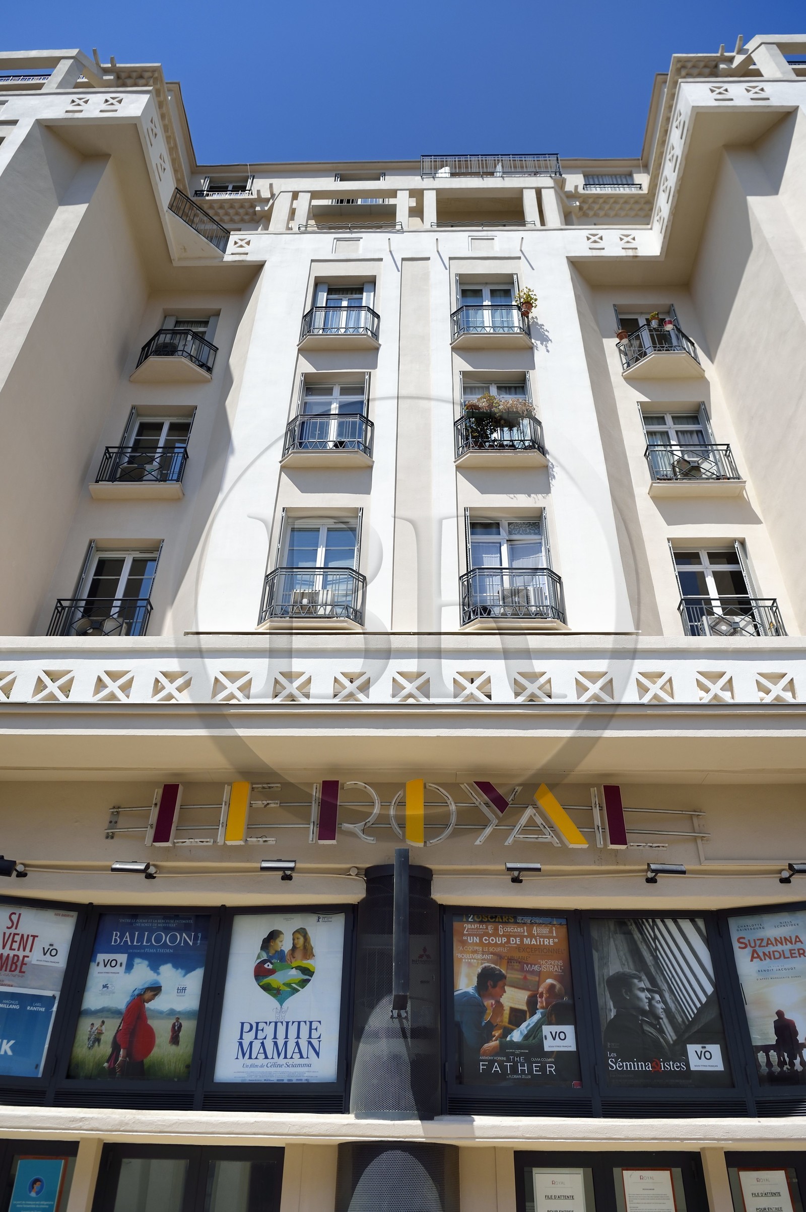 France, Var (83), Toulon, le cinema Le Royal dans un immeuble art-déco de la rue du Dr Jean Bertholet