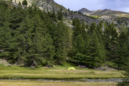 France, Hautes Alpes (05), le Briançonnais, Névache, vallée de la Clarée, randonnée avec un ane, campement du soir