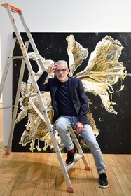 France, Paris (75), l'artiste peintre Philippe Cognée préparant son exposition à la galerie Templon