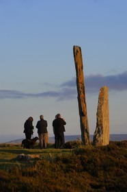 Royaume-Uni, Ecosse, Iles Orcades, Ile de Mainland, Loch of Stenness, cercle de pierres levées du Ring of Brodgar, classées Patrimoine Mondial de l' UNESCO