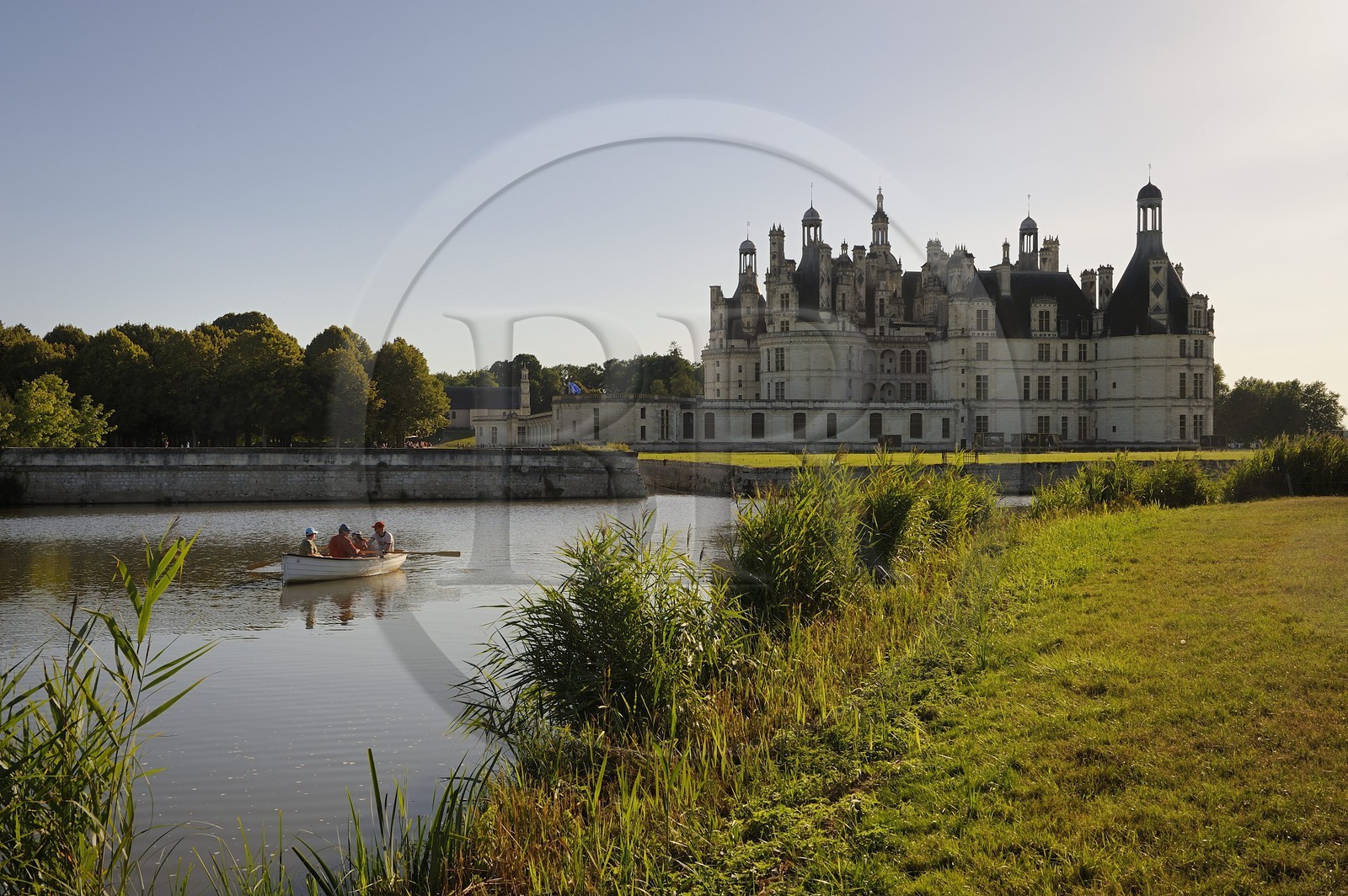 France, Loir et Cher (41), Vallée de la Loire classée Patrimoine Mondial de l' UNESCO, château de Chambord, découverte en barque