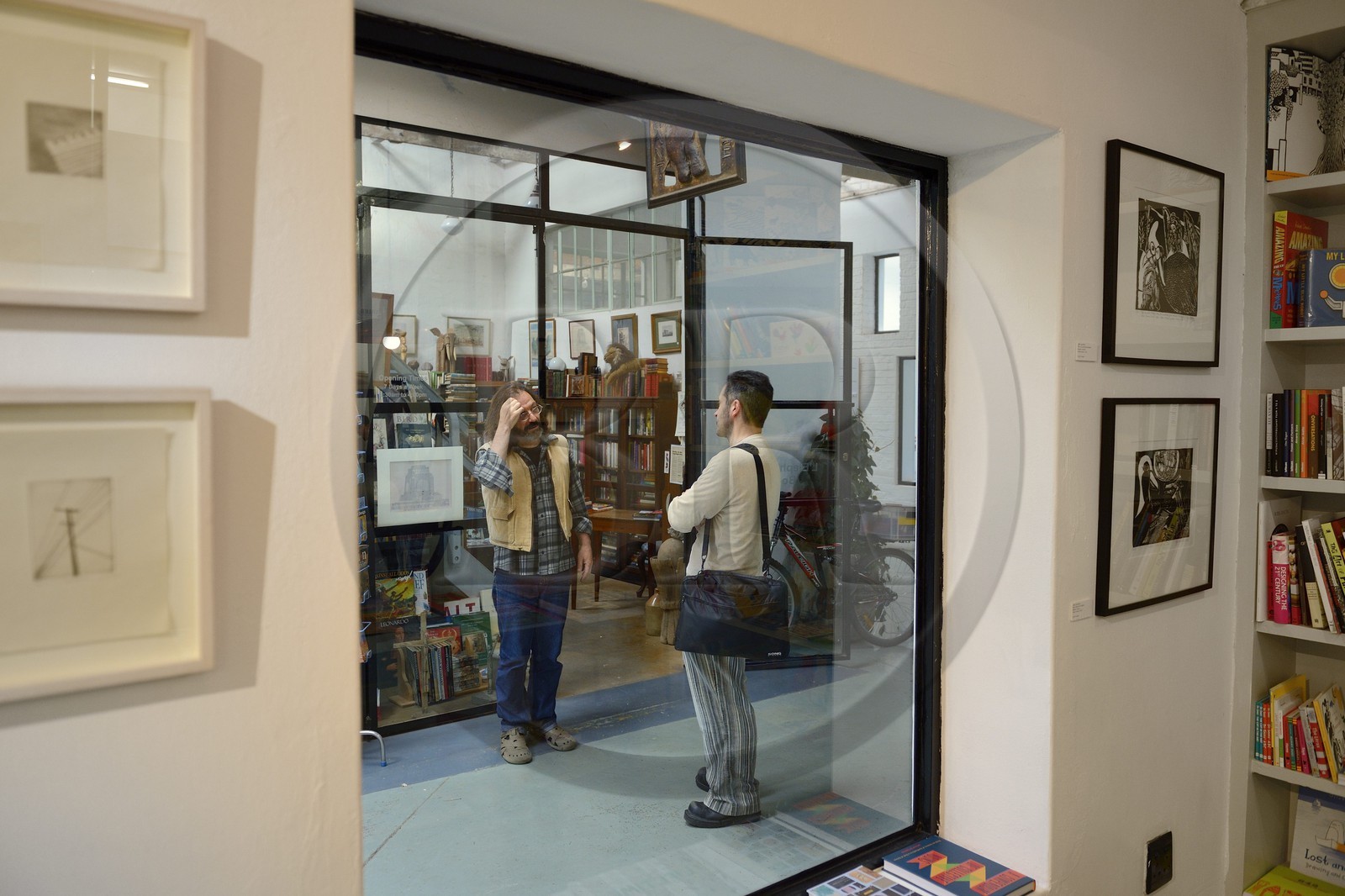 Afrique du Sud, province de Gauteng, Johannesburg, le site 44 Stanley était autrefois un site de bâtiments industriels des années 1930 et a été transformé pour héberger des boutiques spécialisées, restos gourmands et studios de design, l'Elephant Terrible est une charmante librairie dans l'esprit de Dickens