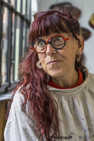 France, Hauts-de-Seine, Colombes, the french artist and lacquerer Isabelle Emmerique in her studio