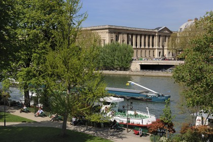 France, Paris (75), les rives de la Seine, classées Patrimoine Mondial de l'UNESCO, île de la Cité avec le square du Vert-Galant, le Louvre en arrière-plan