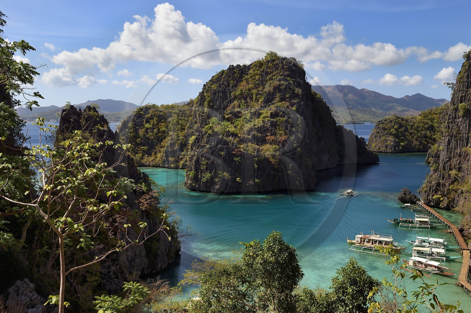 Philippines, Calamian Islands in northern Palawan, Coron Island Natural Biotic Area, lagoon on the way to Kayangan Lake, steep cliffs and Karst rock formations made of Permian limestone