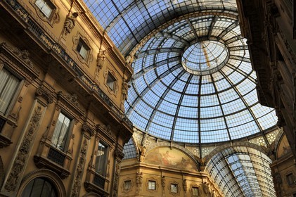 Italy, Lombardy, Milan, Vittorio Emmanuel II Gallery, shopping arcade built on the 19th century by Giuseppe Mengoni, the glass roof