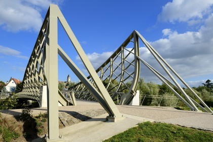 France, Moselle (57), Metz, Parc de la Seille, passerelle de Graoully qui relie le parc au quartier de Queuleu