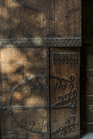 France, Hautes Alpes (05), Embrun, la cathédrale Notre Dame du Real du XII siecle, la porte principale sous le protiro nommé porche du Réal ou des Rois Mages de style lombard