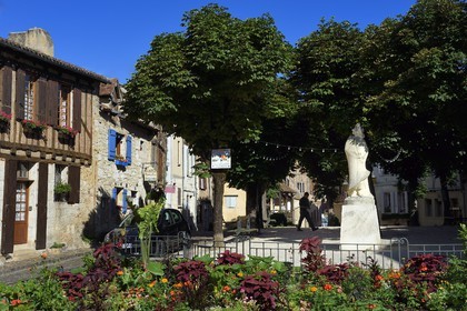 France, Dordogne (24), Périgord Pourpre, Bergerac, place de la Myrpe, statue de Cyrano de Bergerac