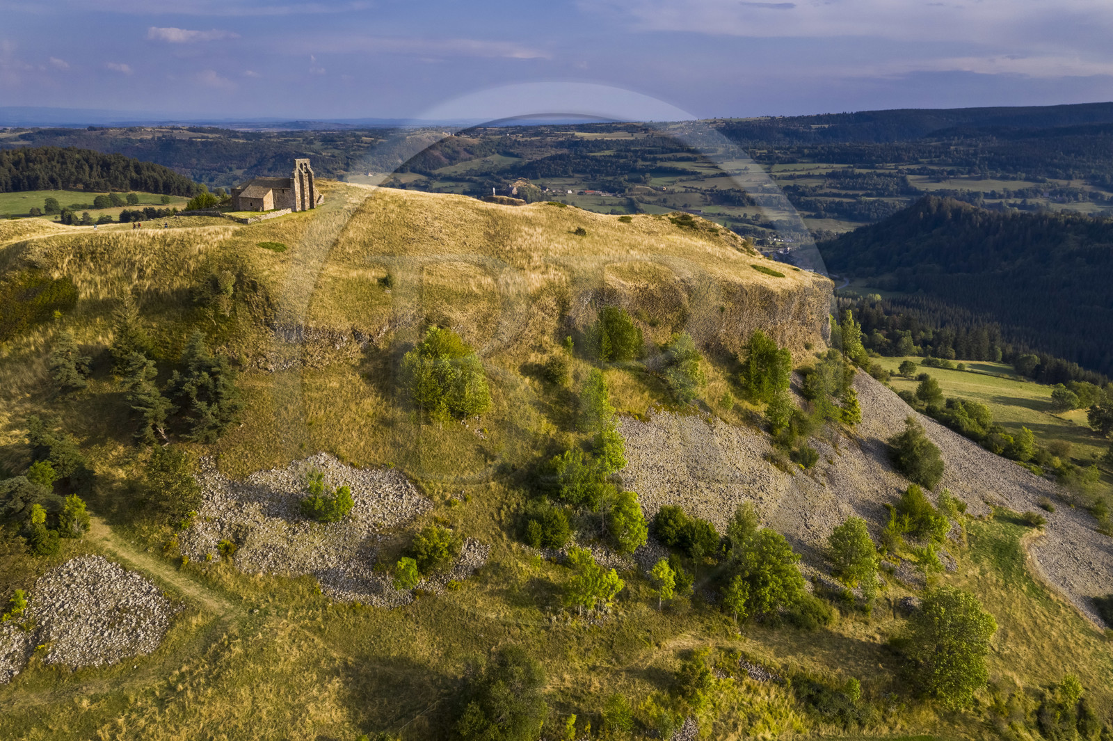 France, Cantal (15), Parc Naturel Régional des Volcans d'Auvergne, Chastel-sur-Murat, Chapelle Saint Antoine du XIIe siècle perchée sur un promontoire, randonneurs sur le chemin de Saint-Jacques de Compostelle par la Via Arverna (vue aérienne)
