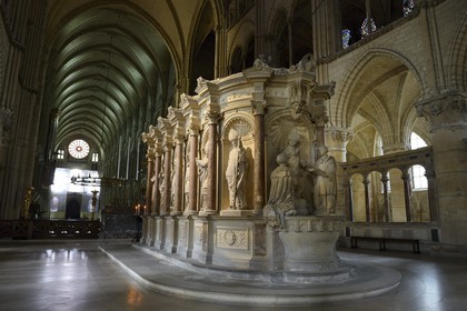 France, Marne (51), Reims, la basilique Saint-Rémi classée Patrimoine Mondial de l'UNESCO, construite aux alentours de l'An mil, le tombeau de saint Rémi dans le chœur