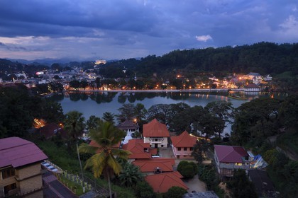 Sri Lanka, center province, Kandy, Temple of the Buddha Tooth (Sri Dalada Maligawa) by the lake Bogambara on the right