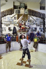 Iran, province d'Ispahan, Ispahan, maison de la force (Zurkhaneh) où est pratiqué le sport national traditionnel iranien appelé Varzesh-e Pahlavani