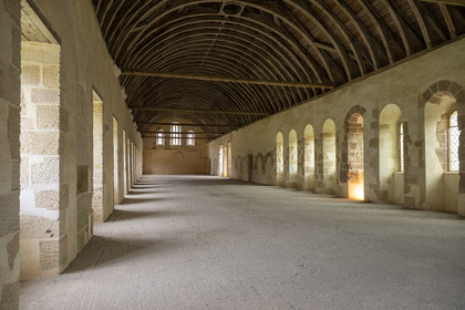 France, Côte-d'Or (21), Marmagne, l'abbaye cistercienne de Fontenay classée au Patrimoine Mondial de l'UNESCO, le dortoir des moines avec la charpente en chêne