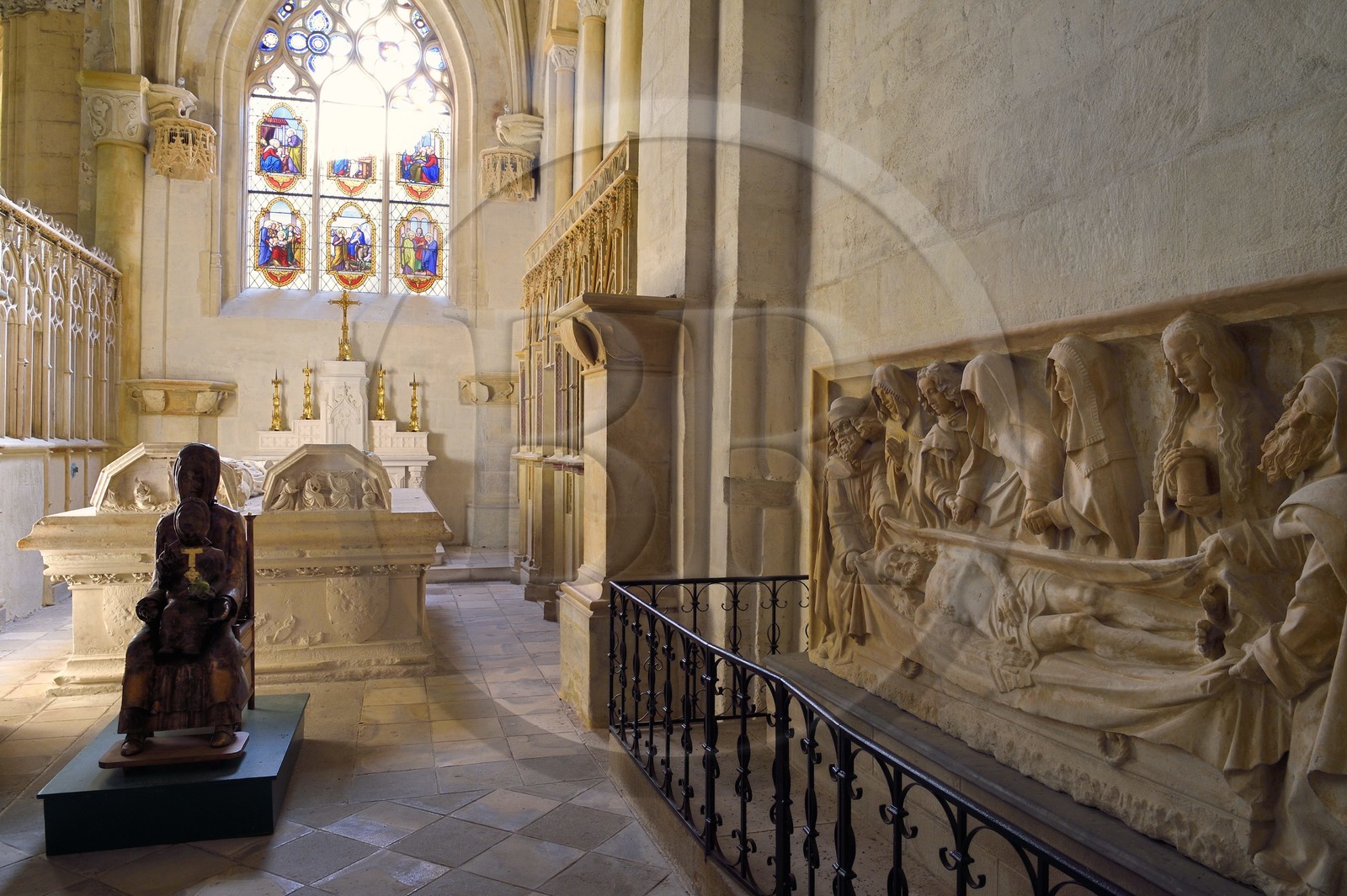 France, Allier (03), ancienne province du Bourbonnais, Souvigny, l'église prieurale clunisienne Saint-Pierre-et-Saint-Paul, nécropole ducale des Ducs de Bourbon, gisants de Louis II de Bourbon et Anne d'Auvergne dans la Chapelle vieille (XVe siècle) France, Allier (03), ancienne province du Bourbonnais, Souvigny, l'église prieurale clunisienne Saint-Pierre-et-Saint-Paul, nécropole ducale des Ducs de Bourbon, gisants de Louis II de Bourbon et Anne d'Auvergne dans la Chapelle vieille (XVe siècle)
