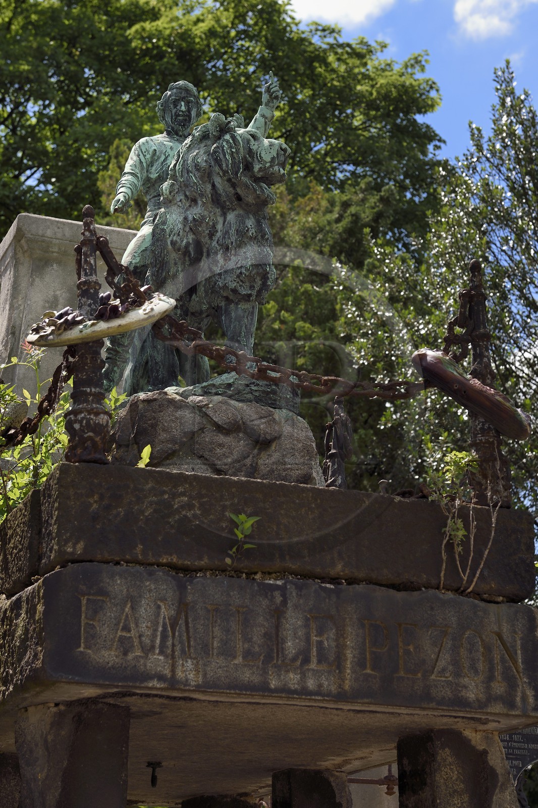 France, Paris (75), cimetière du Père-Lachaise, le dompteur Jean-Baptiste Pezon chevauchant son lion Brutus