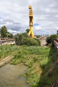 France, Loire-Atlantique (44), Nantes, l'île de Nantes, la grue Titan jaune dans les anciens chantiers navals