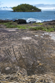 France, Guyane, Kourou, Iles du Salut, Ile Royale, polissoirs amérindiens de la période précolombienne
