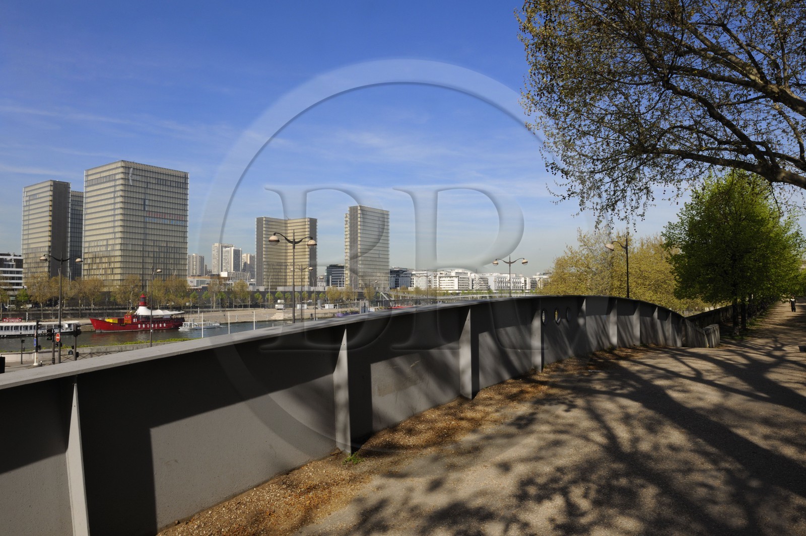 France, Paris (75), le quai François Mauriac, la Bibliothèque Nationale de France (BNF) François Mitterrand par l'architecte Dominique Perrault