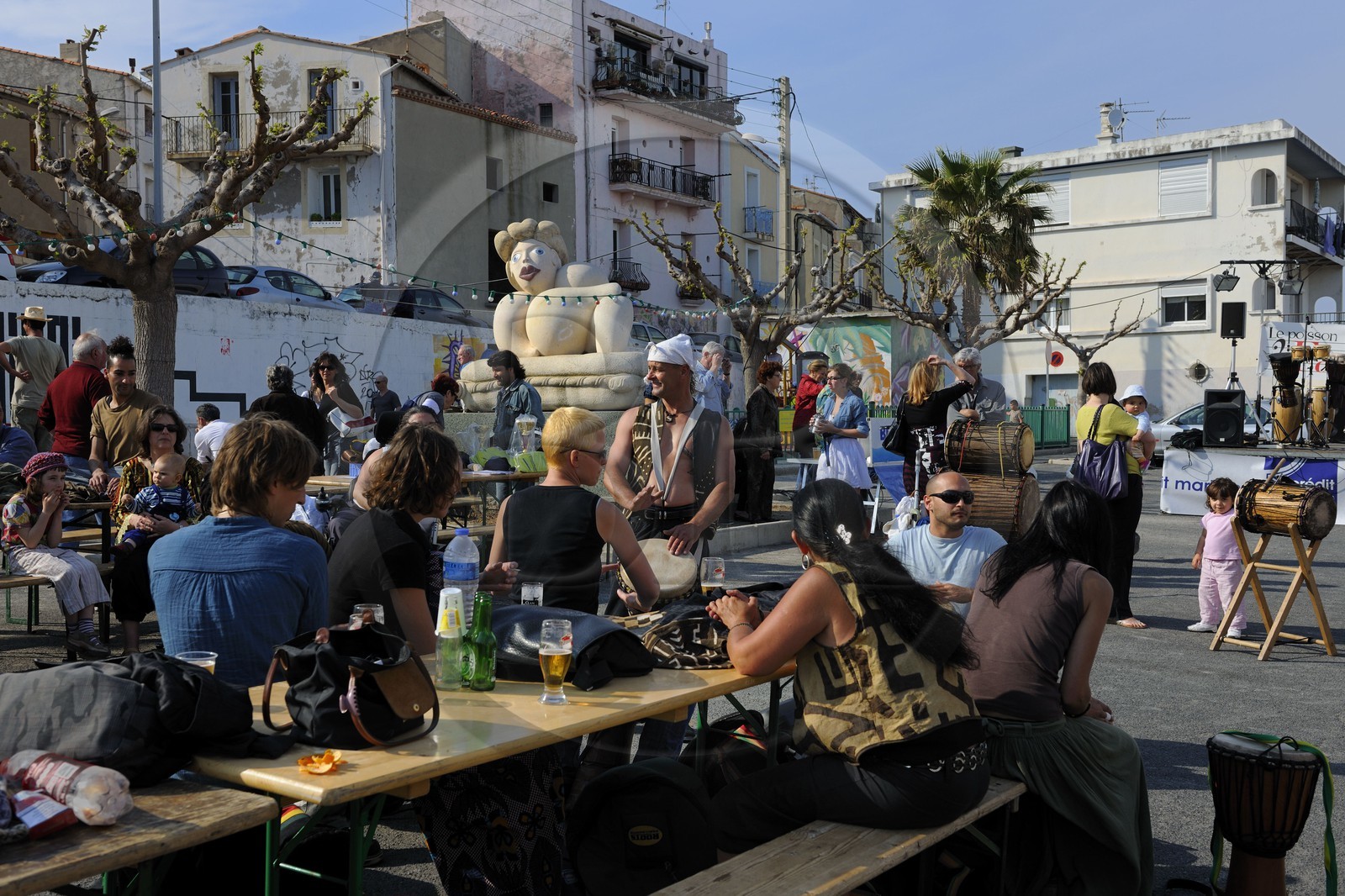 France, Hérault (34), Sète, la place de l'Hospitalet dans le Quartier Haut, rencontres franco-africaines Quartier Haut en Couleurs organisées par des associations locales