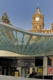 Royaume-Uni, Ecosse, Edimbourg, une des entrées de la gare centrale de Waverley