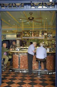 Espagne, Pays basque espagnol, Biscaye, Bilbao, Casco Viejo (vieille ville), Bar-restaurant de la plaza Nueva