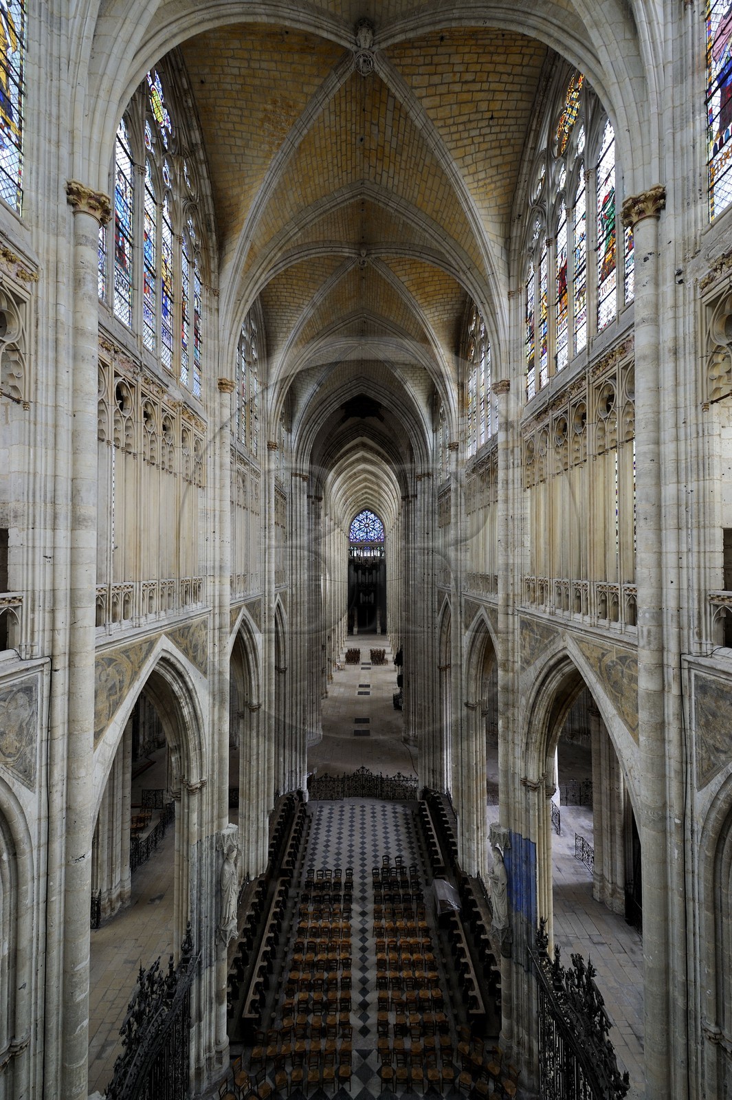 France, Seine-Maritime (76), Rouen, abbatiale Saint-Ouen (XIIème au XVème siècle) de style gothique rayonnant et flamboyant, la nef