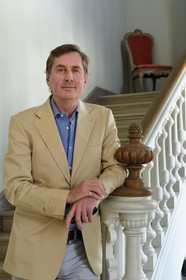 France, Allier (03), ancienne province du Bourbonnais, Besson, chateau du Nouveau- Bostz appartenant au Prince Charles Henri de Lobkowicz descendant des Bourbon-Parme, ici dans le grand-escalier