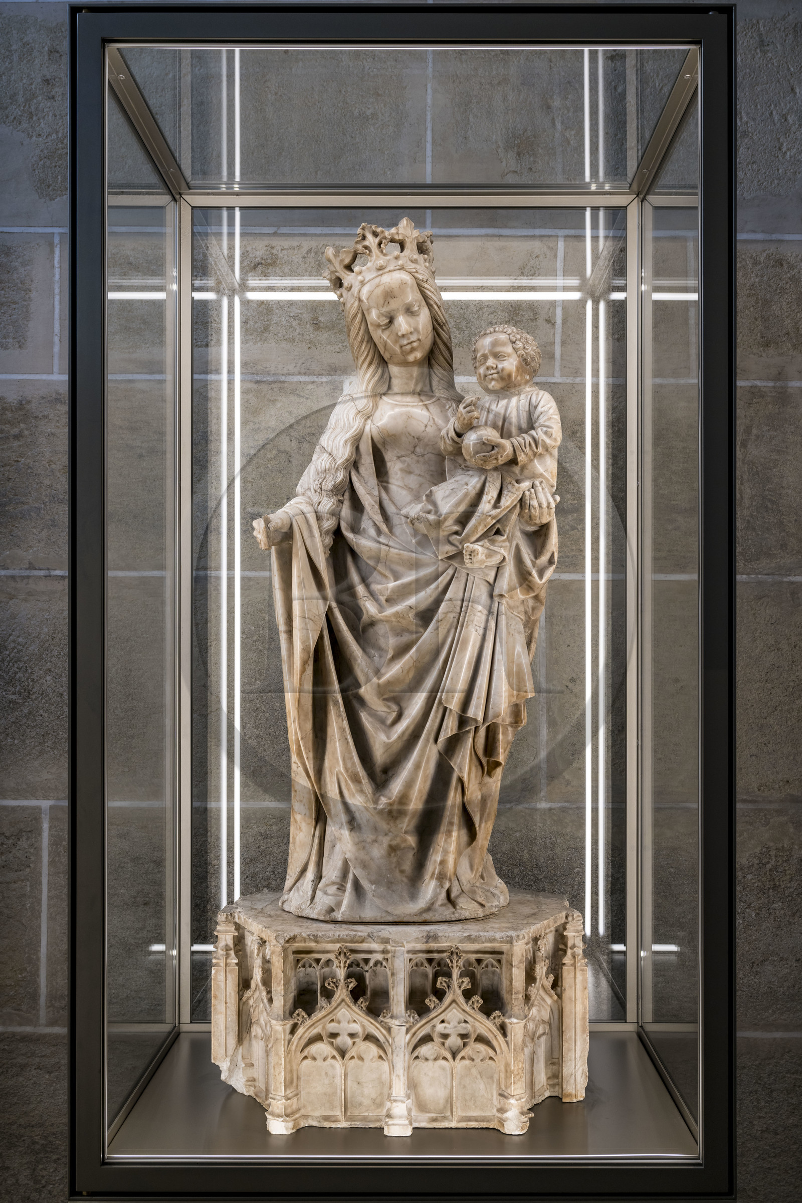 France, Saône-et-Loire (71), Autun, la cathédrale Saint-Lazare, Vierge à l'Enfant attribuée à Jean de la Huerta, XVe siècle, albatre