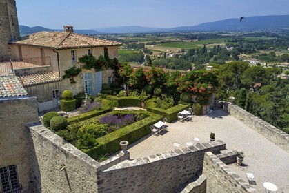 France, Vaucluse, Parc Naturel Regional du Luberon (Natural Regional Park of Luberon), Ansouis, labelled Les Plus Beaux Villages de France (The Most Beautiful Villages of France), Ansouis castle (aerial view)