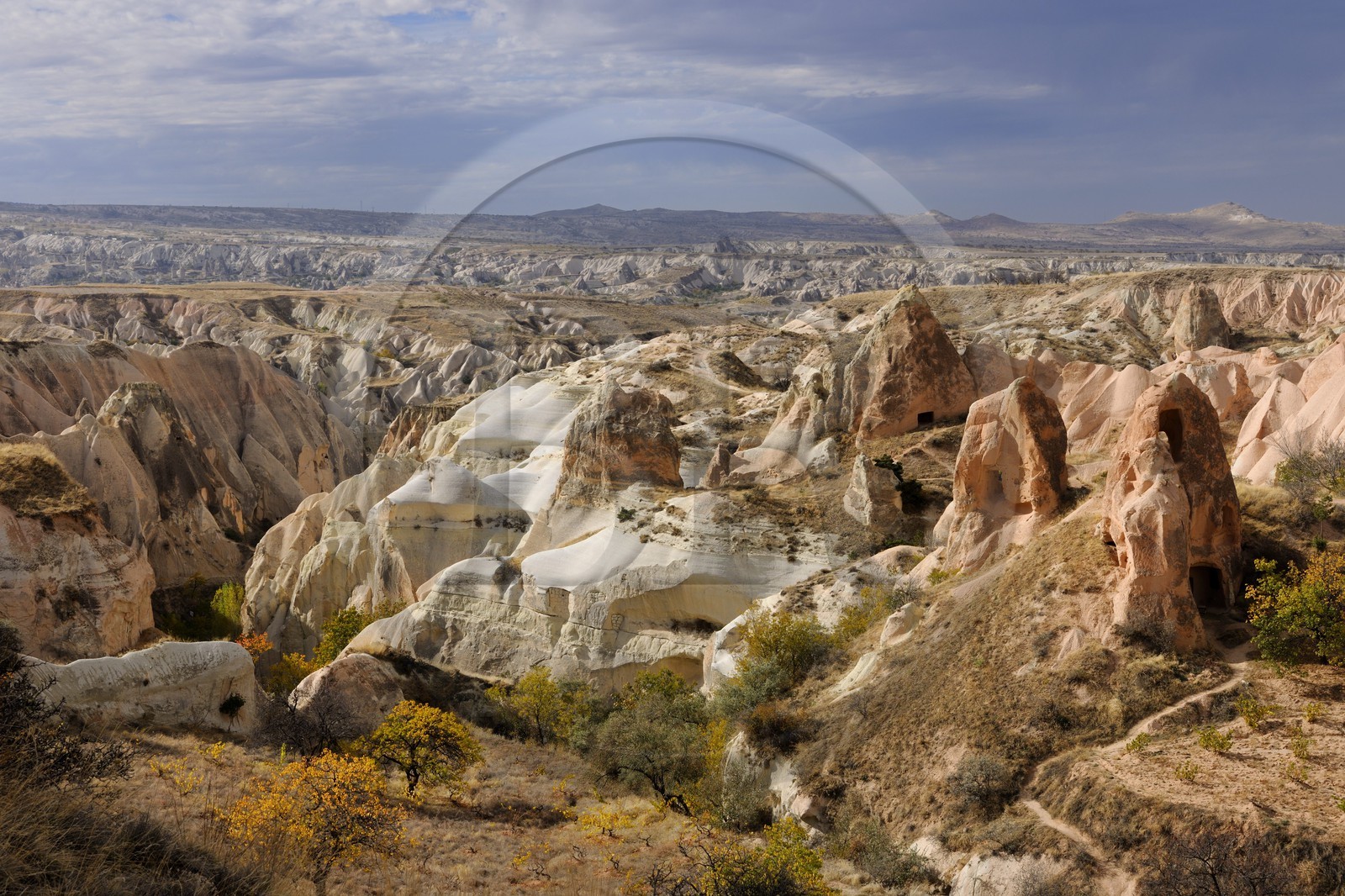 Turquie, Anatolie Centrale, province de Nevsehir, Cappadoce classée Patrimoine Mondial de l'UNESCO, vallon de Kizil Çukur (vallée Rouge) sur le versant occidental du massif de l'Ak Tepe vers Çavusin Turquie, Anatolie Centrale, province de Nevsehir, Cappadoce classée Patrimoine Mondial de l'UNESCO, vallon de Kizil Çukur (vallée Rouge) sur le versant occidental du massif de l'Ak Tepe vers Çavusin