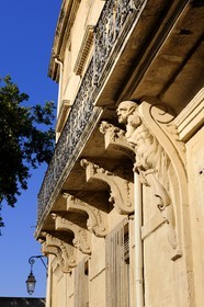 France, Hérault (34), Montpellier, centre historique, l'Ecusson, place du Canourgue, atlantes sur la façade de l'hôtel Richer de Belleval