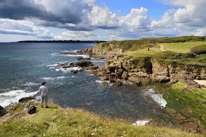France, Finistere (29), Moelan sur Mer, the coast between Kerfany les Pins and the beach of Trenez along the GR 34 hiking trail or sentier des douaniers (customs trail)