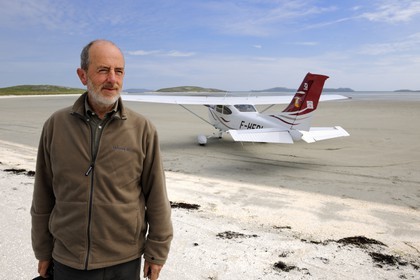 Royaume-Uni, Ecosse, Hébrides extérieures, Ile de Barra, plage à marée basse de la côte Nord qui est aussi la piste de l'aéroport de Barra