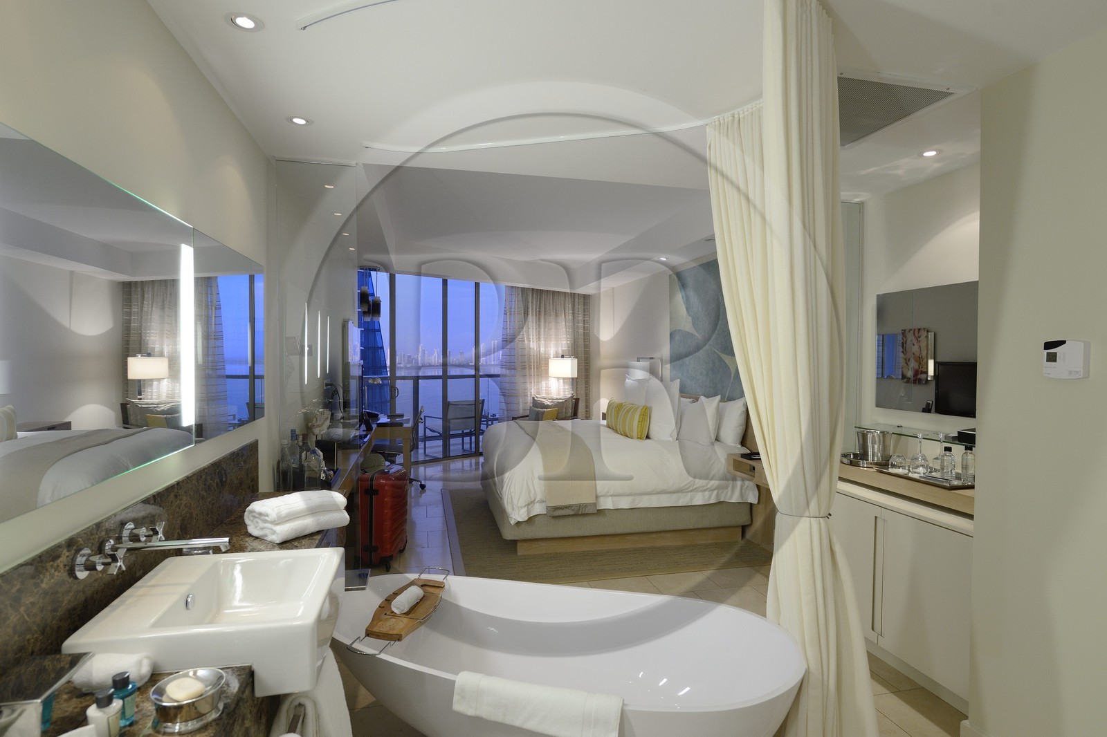 Panama, Panama City, Punta Colon, Hotel et tour Trump Ocean Club International, une chambre standart de l'hotel