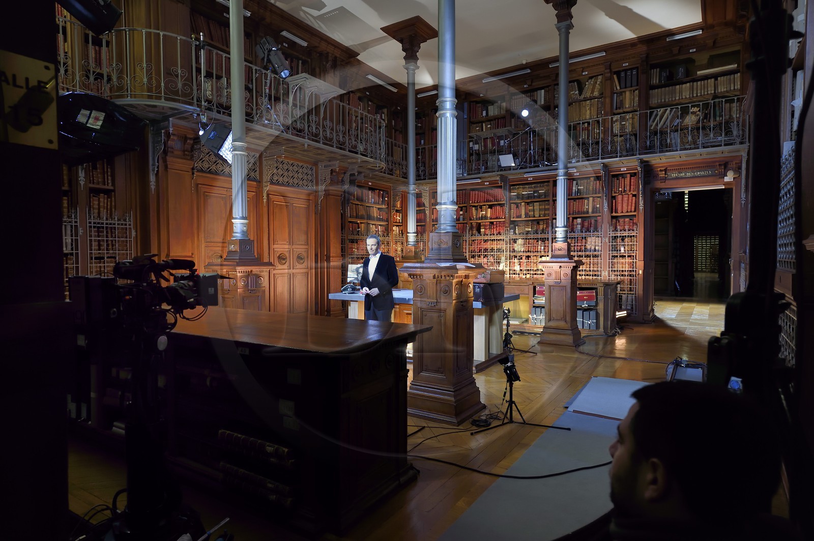 France, Paris (75), les Archives Nationales, Grands dépots, salle de l'Armoire de fer, tournage de l'émission de television L'ombre d'un doute présentée par l'animateur et journaliste Franck Ferrand