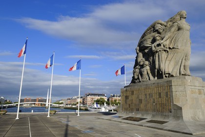France, Seine-Maritime (76), Le Havre, Centre-ville reconstruit du Havre par Auguste Perret classé Patrimoine Mondial de l'UNESCO, le monument aux morts