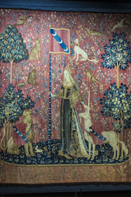 France, Paris (75), Musée de Cluny - Musée national du Moyen-Age, tapisseries de la Dame à la Licorne appelée Le Toucher - un des 5 sens (vers 1500, laine et soie)