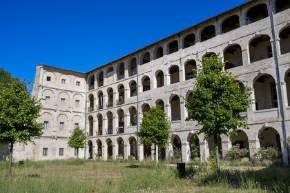 France, Vaucluse (84), Avignon, rue des Lices, Aumone Générale fondée en 1592, cette institution logeait et assistait les plus pauvres, ancienne école des Beaux Arts plus récemment et aujourd'hui des appartements privés