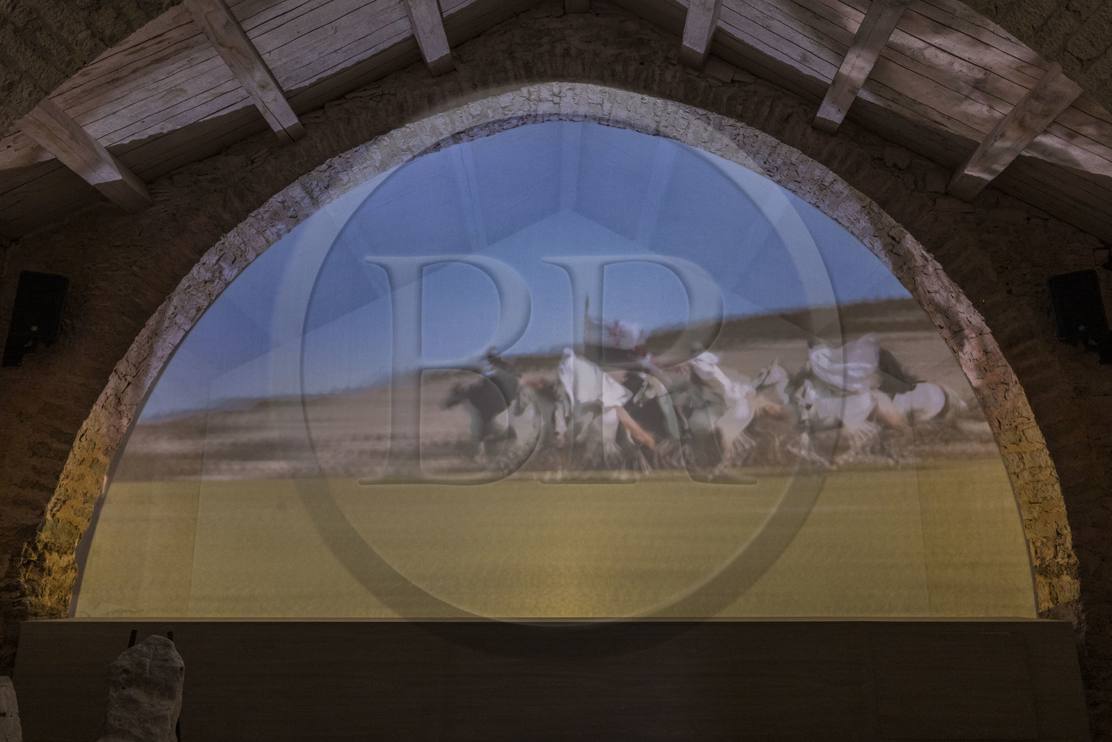 France, Aveyron (12), Causses et les Cévennes, paysage culturel de l'agro-pastoralisme méditerranéen, classés Patrimoine Mondial de l'UNESCO, Sainte-Eulalie-de-Cernon, la Commanderie Templière puis commanderie hospitalière de l'ordre de Saint-Jean de Jérusalem, projection d'un film expliquant l'histoire de la présence des Templiers au Larzac sous les toits de la commanderie