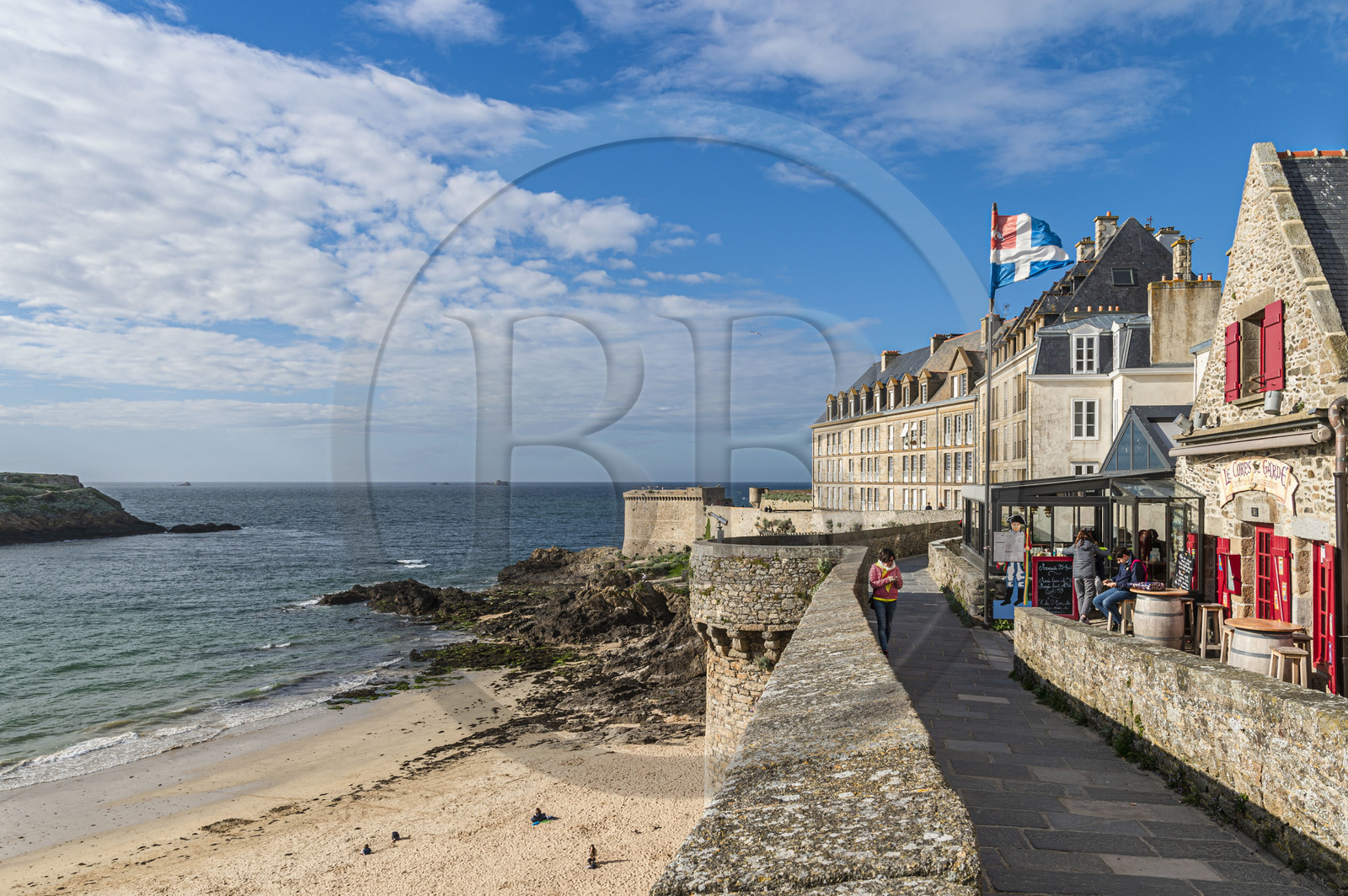 France, Ille-et-Vilaine (35), Côte d'Emeraude, Saint-Malo, la plage du Bon-Secours au pied des remparts de la ville intra-muros