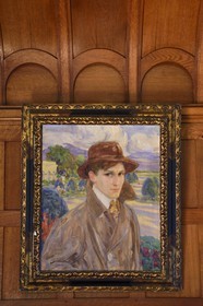 France, Pyrénées-Atlantiques (64), Pays-Basque, Cambo-les-Bains, la Villa Arnaga, musée et maison d'Edmond Rostand, le Grand Hall, portrait de Maurice Rostand par Clémentine-Hélène Dufau