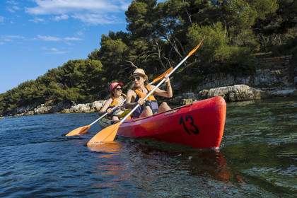 France, Alpes-Maritimes, Cannes, kayaking in the Lerins Islands, along the north coast of Sainte-Marguerite island towards Pointe du Vengeur