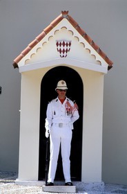 Principauté de Monaco, un garde du Palais du Prince