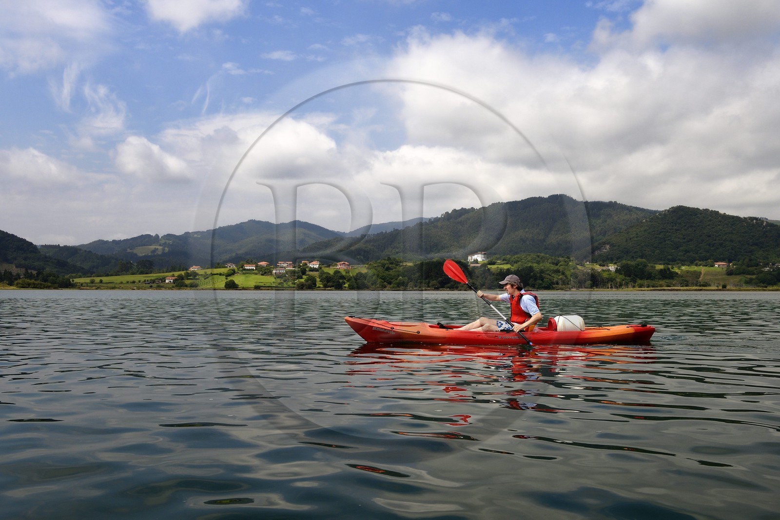 Espagne, Pays basque espagnol, Biscaye, région de Gernika-Lumo, Réserve de biosphère d'Urdaibai, remontée en kayak de l'estuaire du fleuve Oka